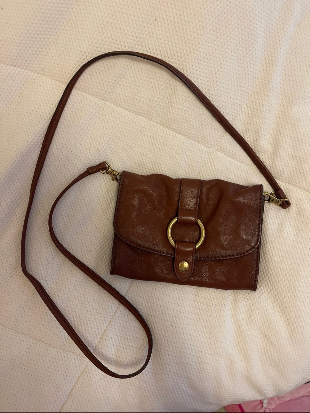 FRYE AND CO. Chestnut Brown Leather Crossbody with Gold Ring